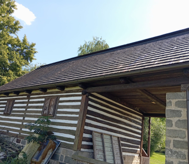 Oprava střechy špýcharu