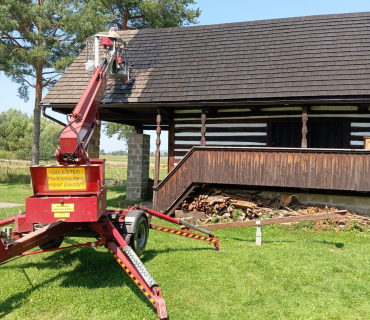 Oprava střechy špýcharu