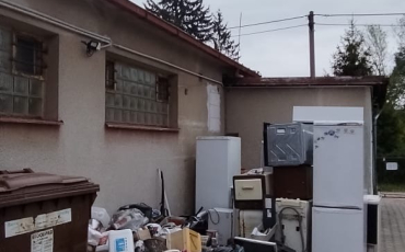 Sběr nebezpečného odpadu a velkoobjemový kontejner